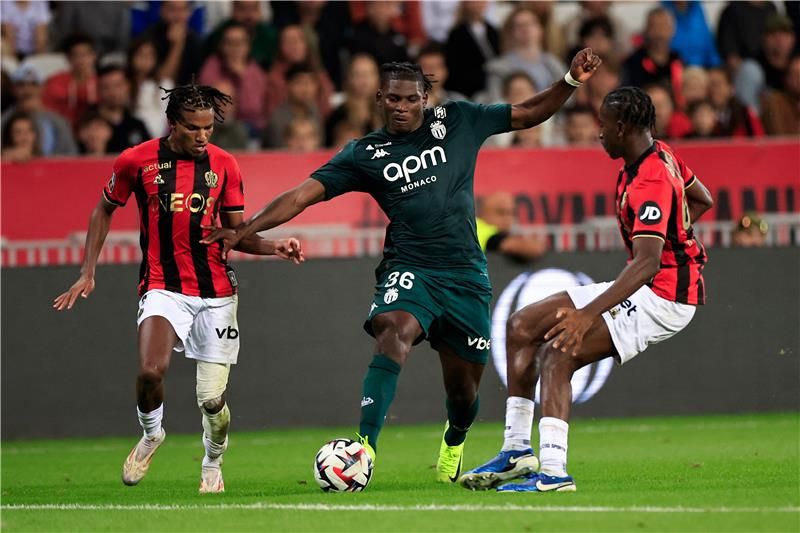 جانب من لقاء موناكو ونيس