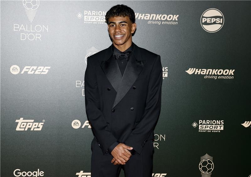 يامال في حفل الكرة الذهبية