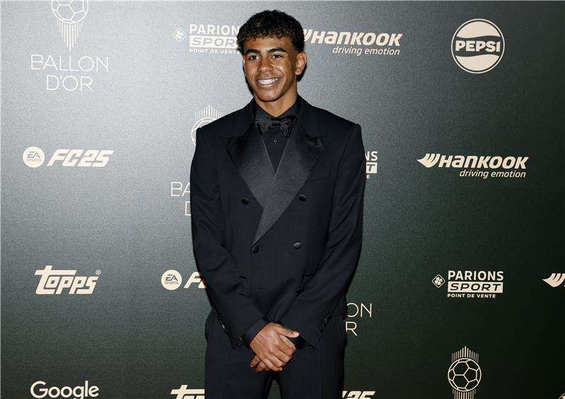 يامال في حفل الكرة الذهبية