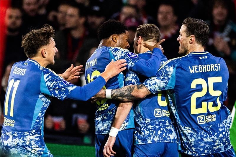 فرحة لاعبي أياكس