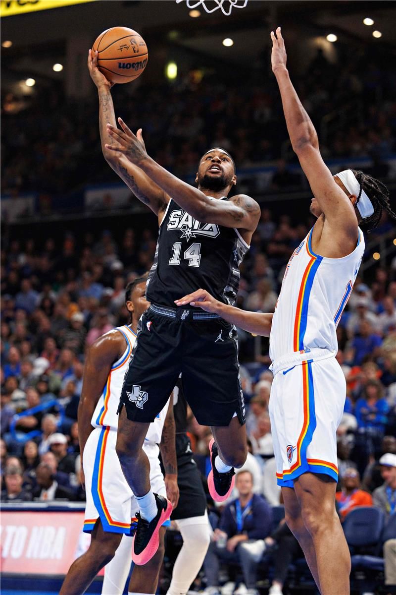 من مباراة ثاندر وسبيرز