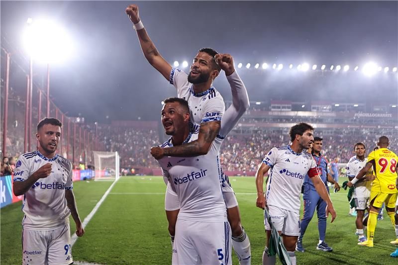 لاعبو كروزيرو