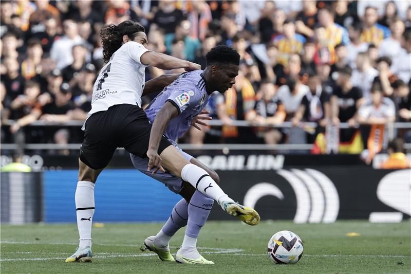 لقاء سابق بين الفريقين