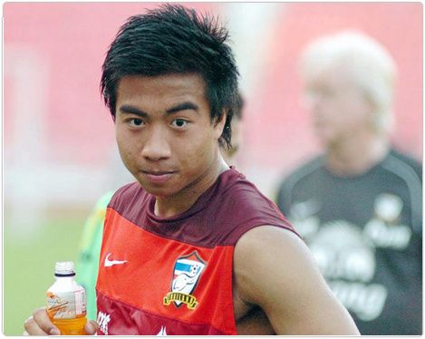 كيتيفونج بلويمجاي في أولى تدريباته مع منتخب تايلاند