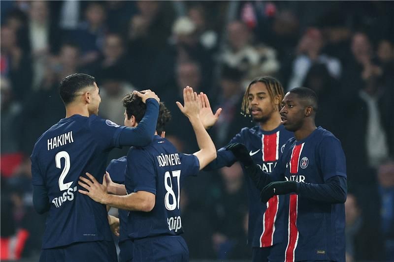 فرحة لاعبي باريس