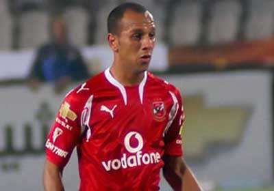 لاعب وسط فريق النادي الاهلي المصري المعتز اينو