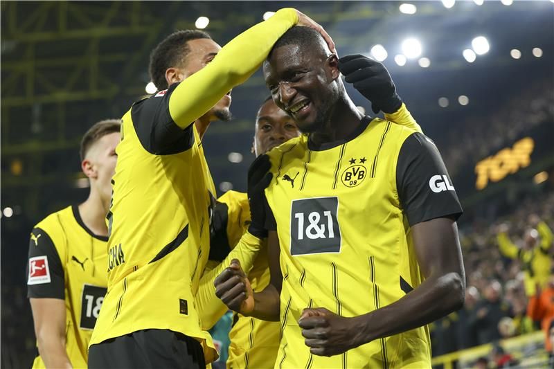 لاعبو بوروسيا دورتموند