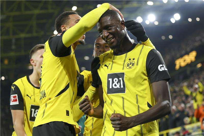 لاعبو بوروسيا دورتموند