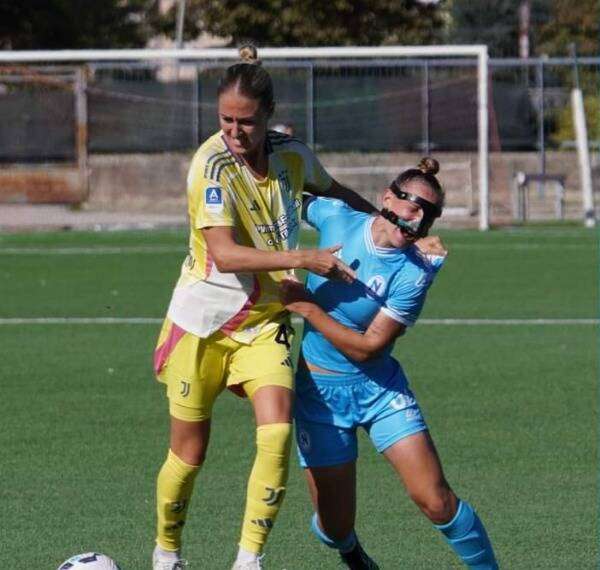 جانب من مباراة يوفنتوس ونابولي