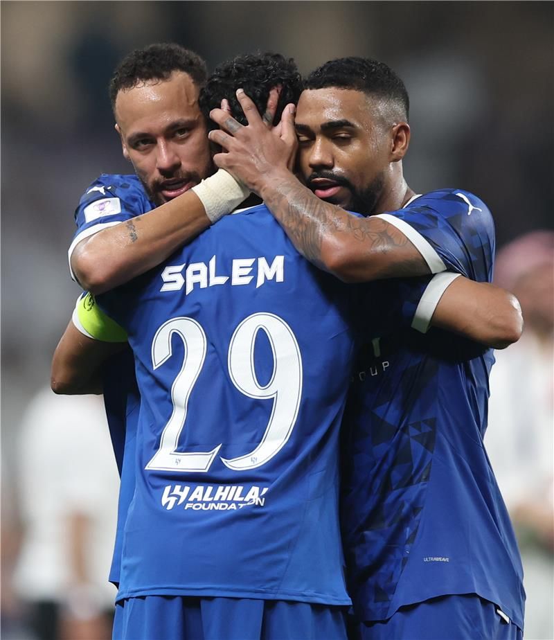 نيمار مع لاعبي الهلال