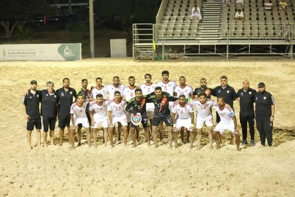 لاعبو منتخب الإمارات للشاطئية