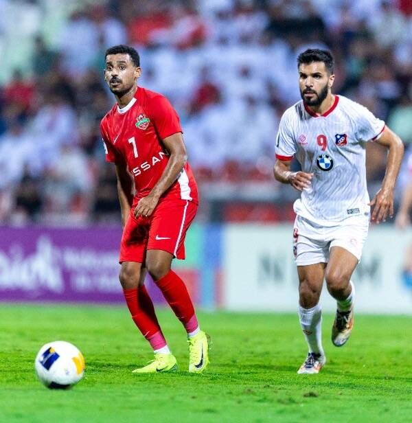 من مباراة سابقة بين الكويت وشباب اهلي دبي