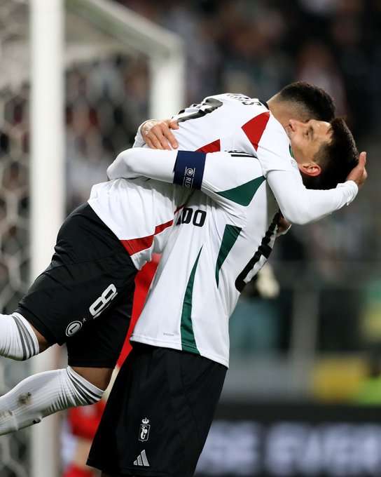 فرحة لاعبي ليجيا وارسو