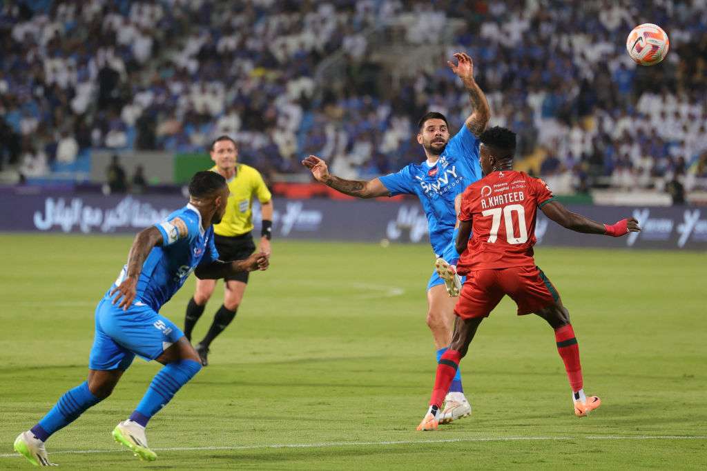 لقاء سابق بين الفريقين