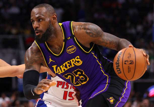 ليبرون جيمس