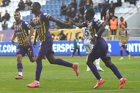 لاعبو ايوب سبور