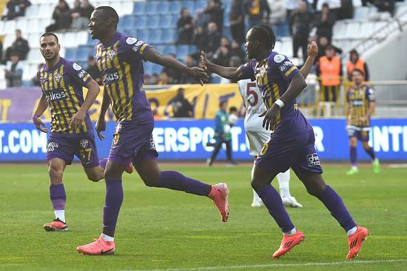 لاعبو ايوب سبور