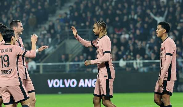 لاعبو باريس