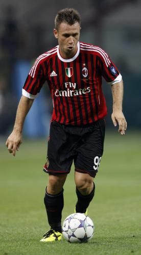  لاعب ميلان الايطالي انطونيو كاسانو