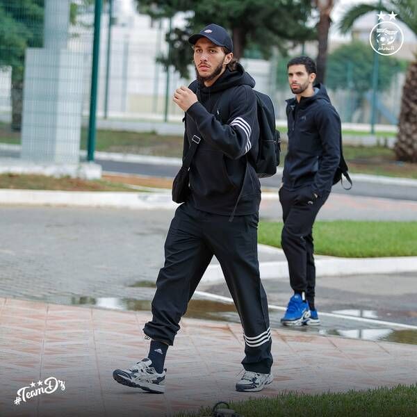 من وصول لاعبي الجزائر