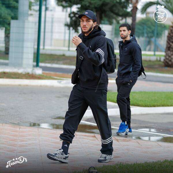 من وصول لاعبي الجزائر