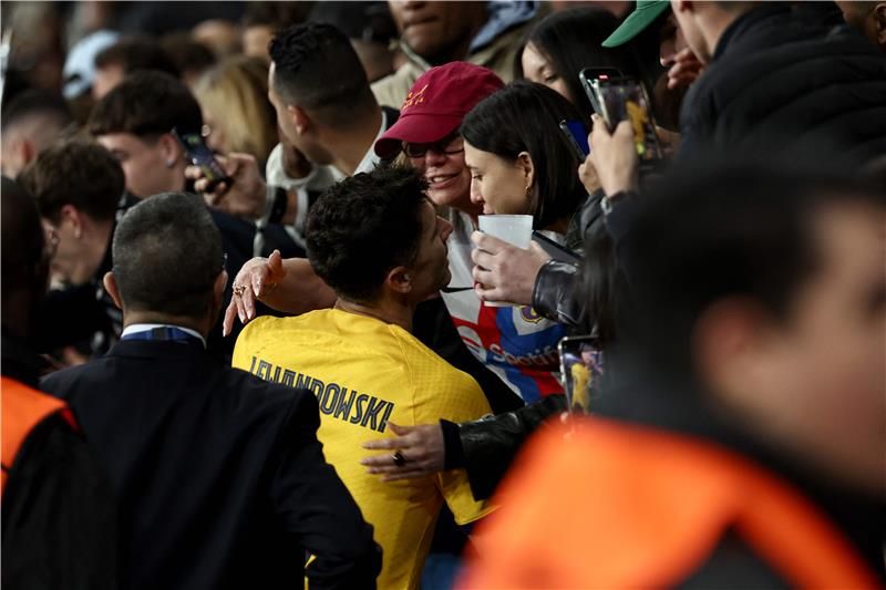 ليفاندوفسكي وزوجته