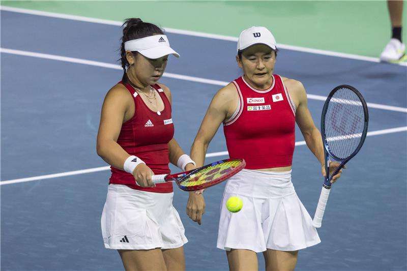 إيري هوزومي وشوكو أوياما