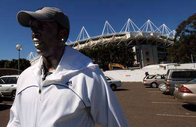 يورك يغادر ملعب نادي سيدني صباح اليوم الجمعة