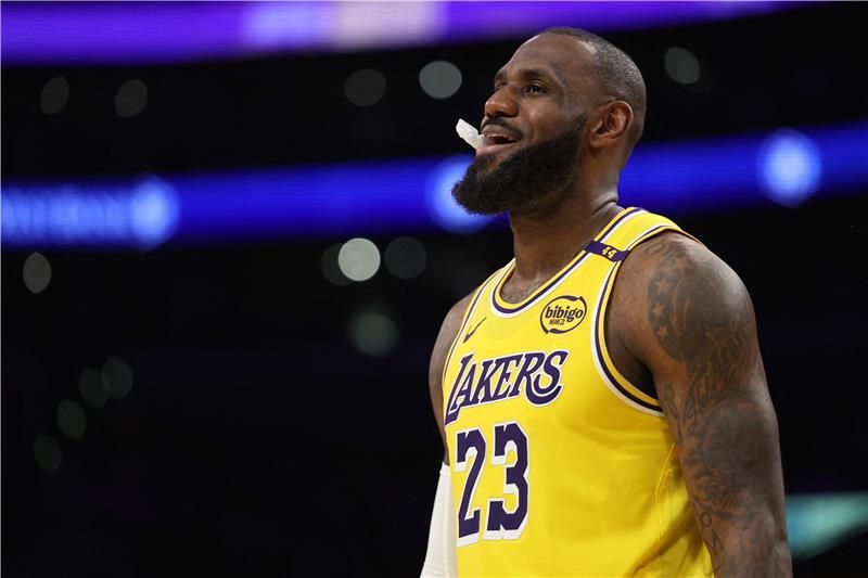 ليبرون جيمس