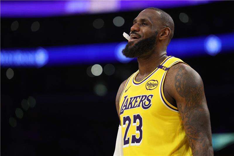 ليبرون جيمس