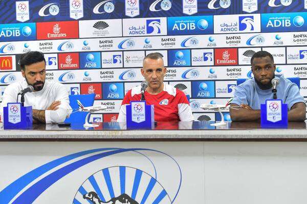 جواو بيدرو سوزا (وسط)