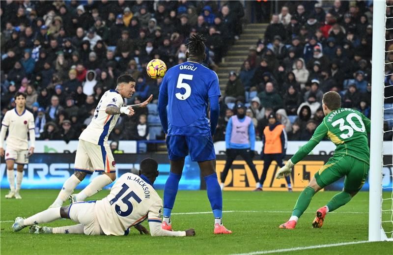 لحظة تسجيل إنزو فرنانديز هدف تشيلسي الثاني