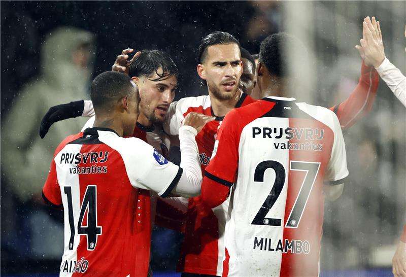 لاعبو فينورد