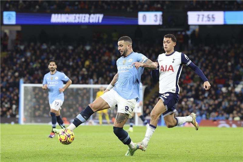 كايل ووكر أمام السبيرز