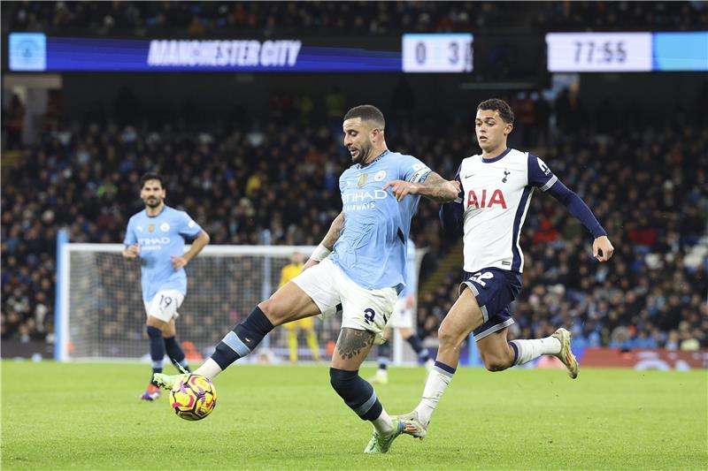 كايل ووكر أمام السبيرز