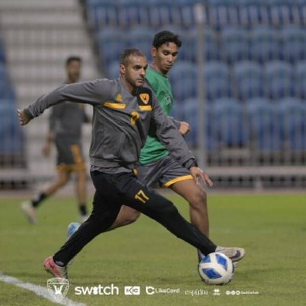 جانب من تدريبات القادسية في البحرين