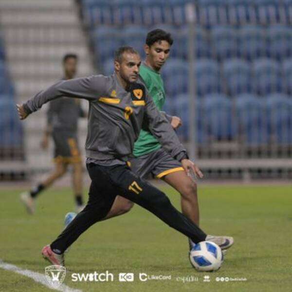 جانب من تدريبات القادسية في البحرين