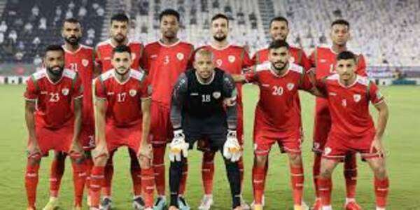 لاعبو منتخب عمان