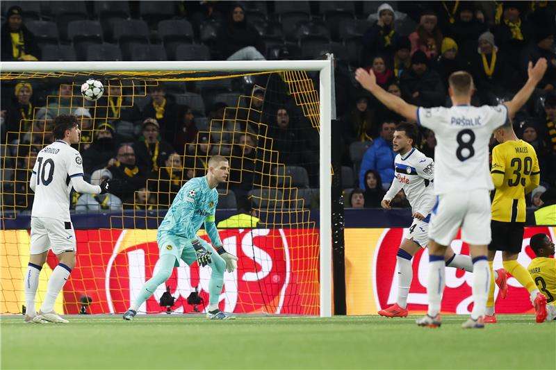 فرحة لاعبي أتالانتا