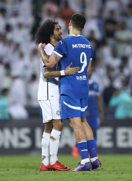 أكرم عفيف وميتروفيتش