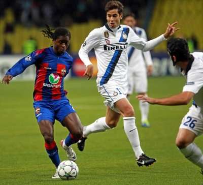 ريكاردو الفاريز ( الوسط )