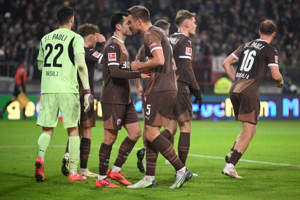 فرحة لاعبي سانت باولي