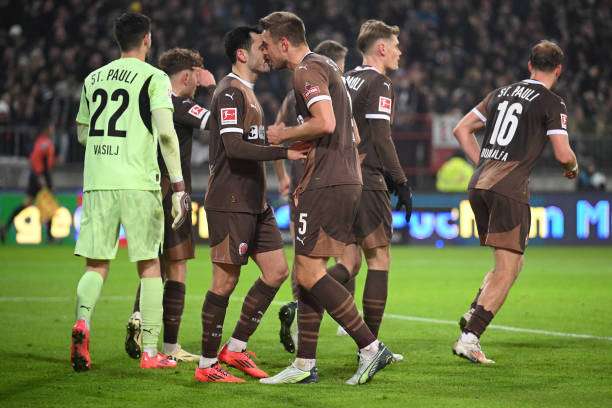 فرحة لاعبي سانت باولي