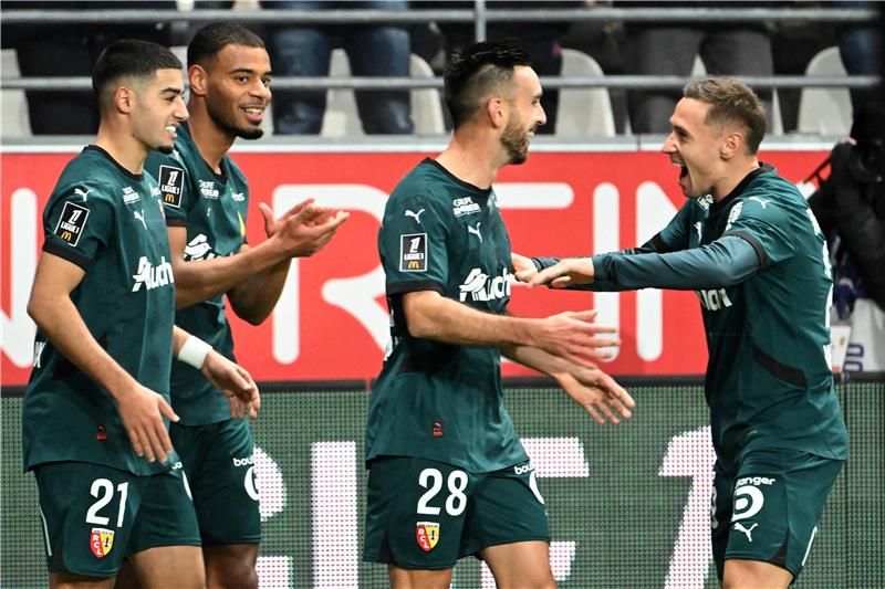 فرحة لاعبي لانس