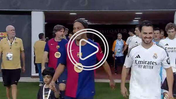 رونالدينيو (يسار)