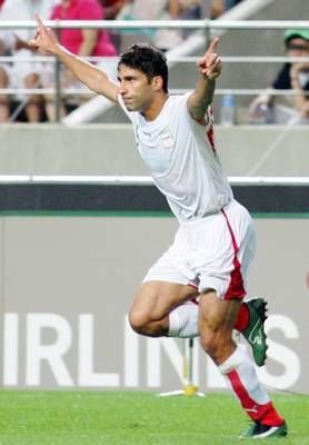 هاشيميان يحتفل بتسجيله هدف التعادل