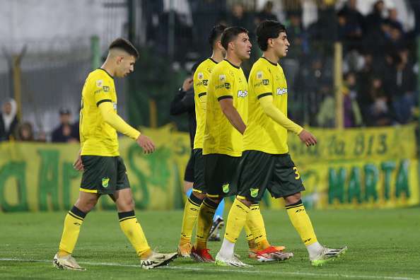 لاعبو ديفينسا خوستيكا