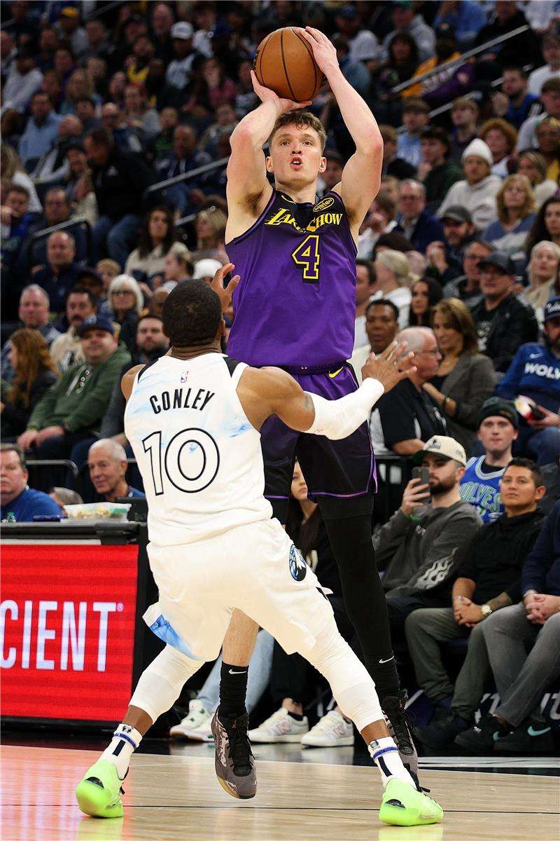 من مواجهة تمبرولفز ولوس أنجليس ليكرز