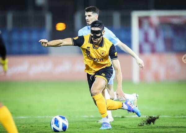 جانب من مباراة الفريقين في البحرين