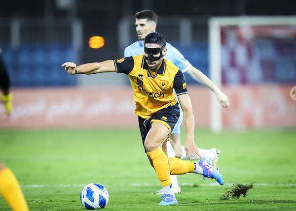 جانب من مباراة الفريقين في البحرين